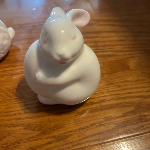 Bundle of 6 Easter decorations. NWT plush bunny rabbit. Avon egg tin. 5 ceramics - Picture 4 of 11